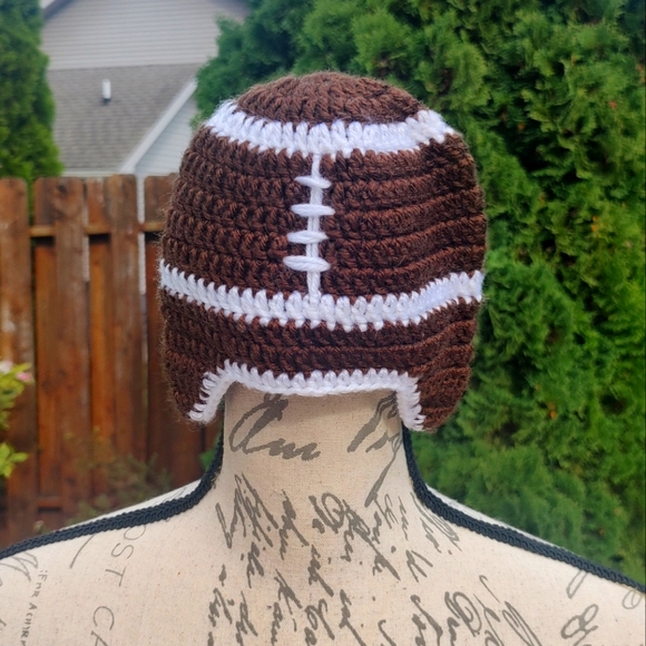 💥3/$20 Baby 0-6 Months Football Knit Hat! - Picture 1 of 7